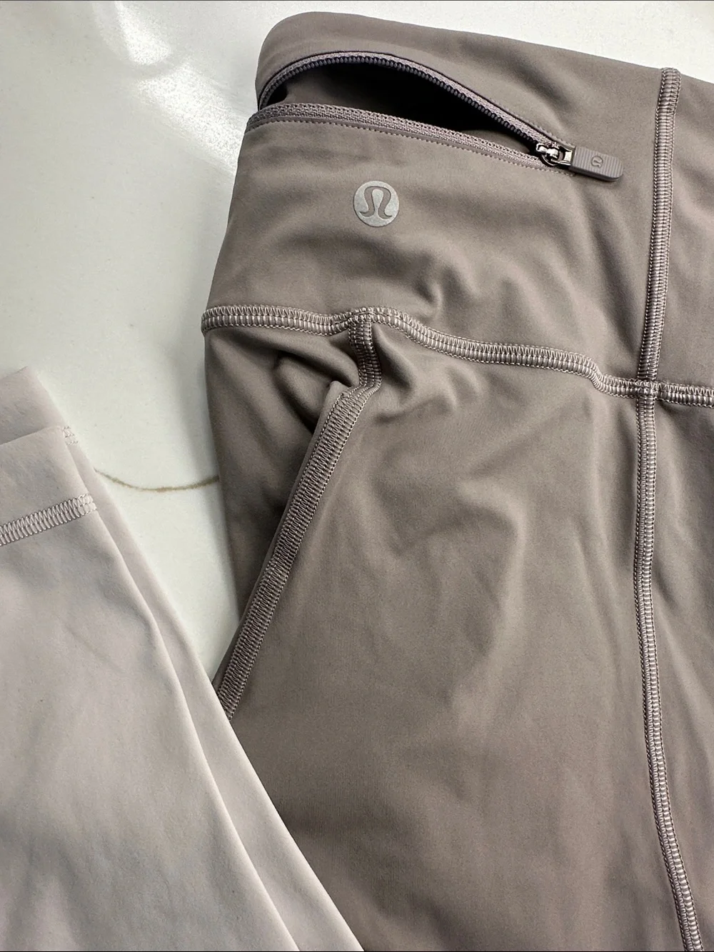 lululemon Women’s Athletic Pants – Taupe /white Size 2
